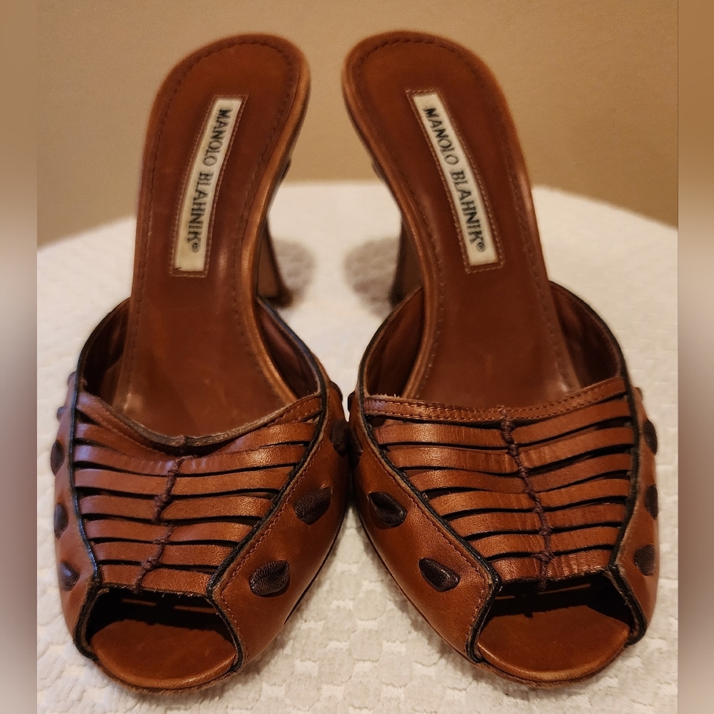 Manolo Blahnik Cognac Kitten Heels. Size 5.5